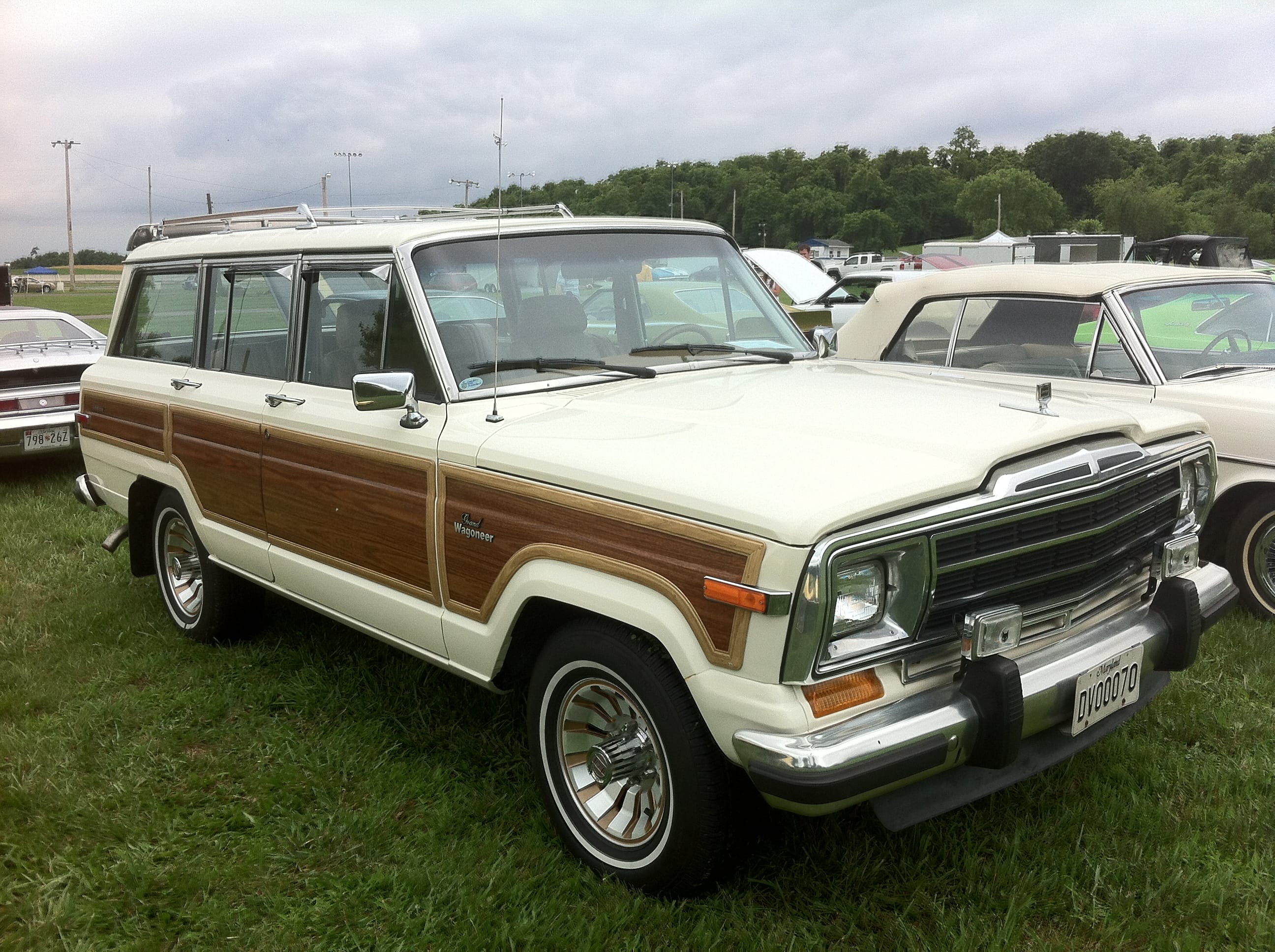 Jeep Wagoneer 